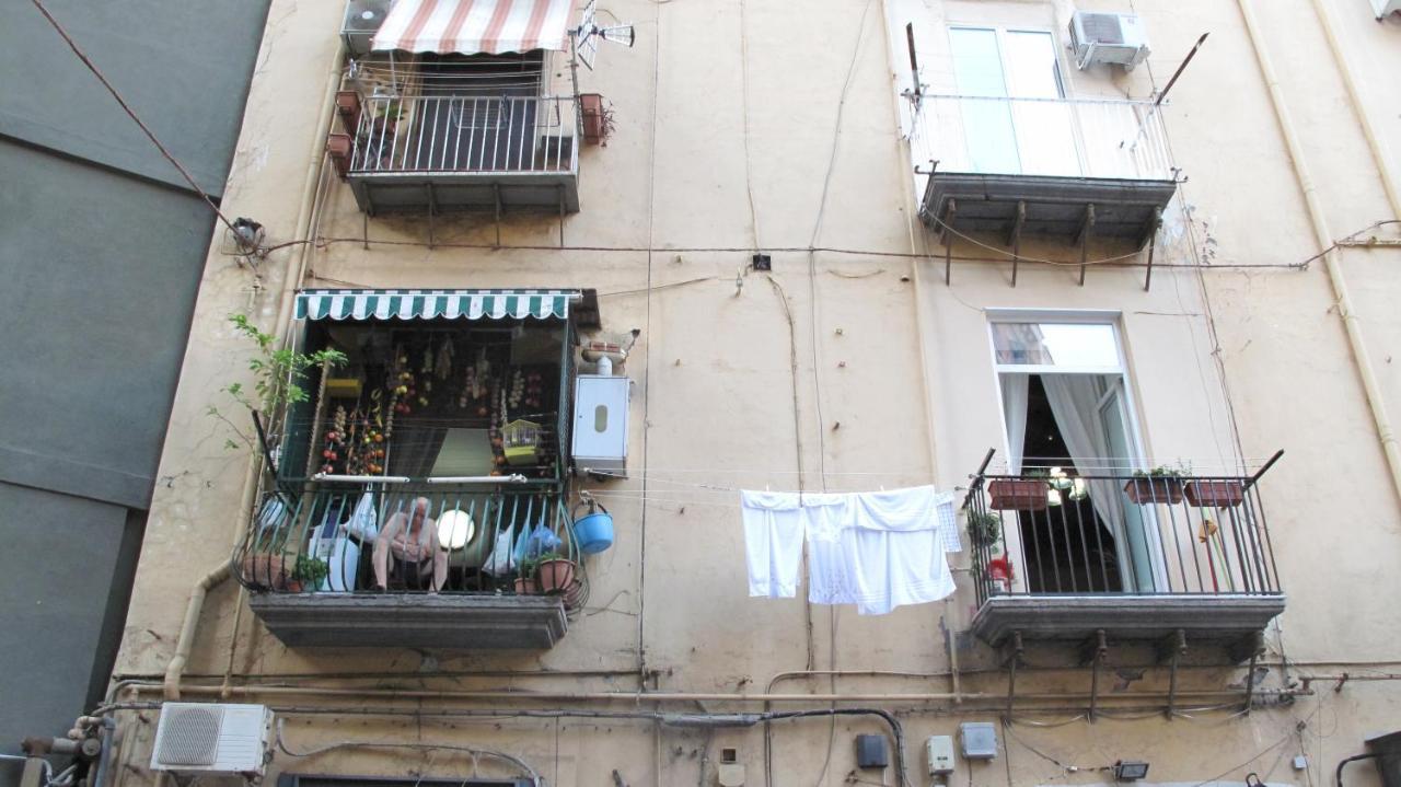 Appartamento Moderno Nel Centro Storico Neapel Exterior foto